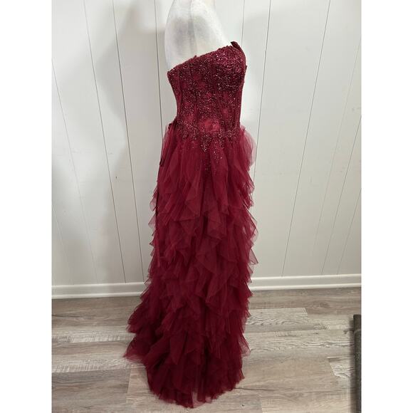 Prom Bay size 6 prom dress in the color wine. Corset with Lace up back & Ruffles - Picture 5 of 9